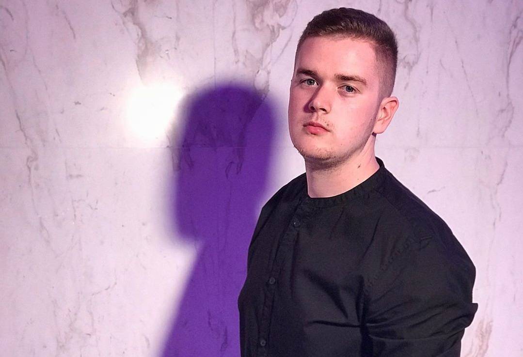 Zaljubljeni Do Ušiju Anid ćušić Konačno Pokazao Devojku Foto Paparazzo Zaljubljeni Do Ušiju Anid ćušić Konačno Pokazao Devojku Foto Paparazzo