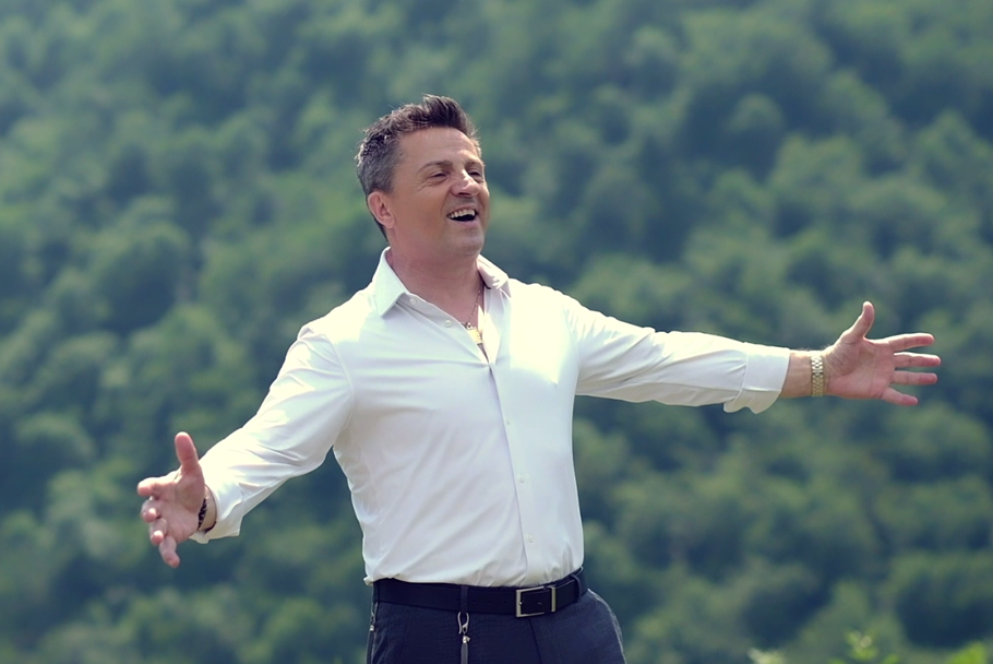 Nihad Alibegović pjesmom obilježava 40. godina estrade nihad