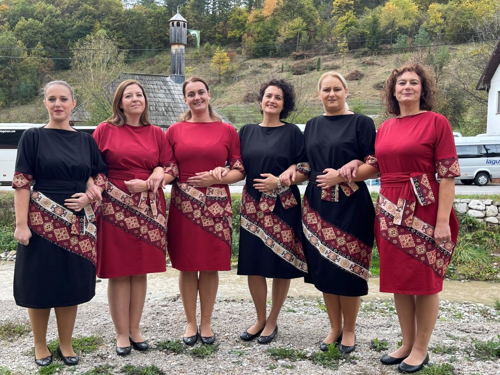 Tradicija tkana u novom ruhu: RKUD Proleter ft. Jaddah "Grana javora cvala kraj mora" tradicija tkana u novom ruhu: rkud proleter ft. jaddah "grana javora cvala kraj mora"