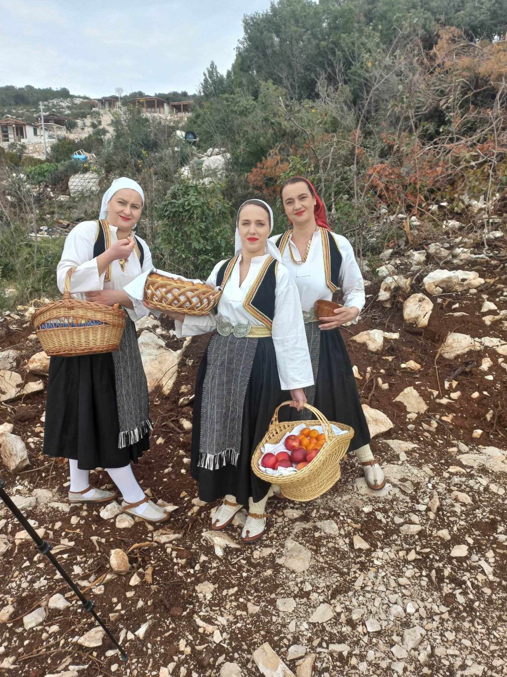 Tradicija tkana u novom ruhu: RKUD Proleter ft. Jaddah "Grana javora cvala kraj mora" tradicija tkana u novom ruhu: rkud proleter ft. jaddah "grana javora cvala kraj mora"